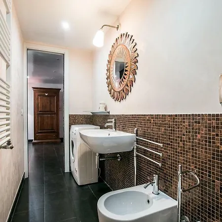 Appartement In Front Of Coliseum Rome